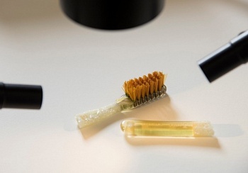 Культурные ценности, сделанные из пластика, начинают распадаться. Часть-4