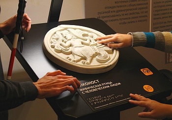 Полимеры в реконструкциях и музеях: преимущества и недостатки