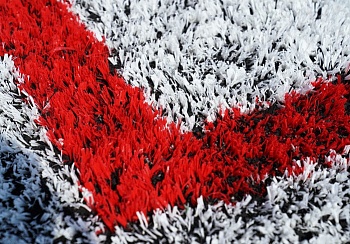 Футбольное поле, изготовленное из переработанных пластиковых стаканов