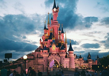 Полимеры в Диснейленде: Исследование их роли и влияния